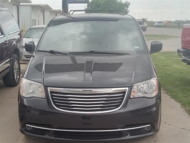 $10998 : 2014 Town & Country image 1