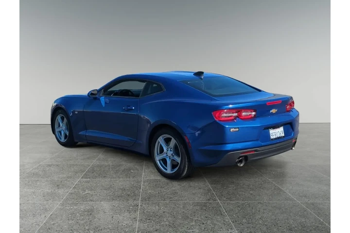 Chevrolet Camaro 2023 LT 2dr image 3