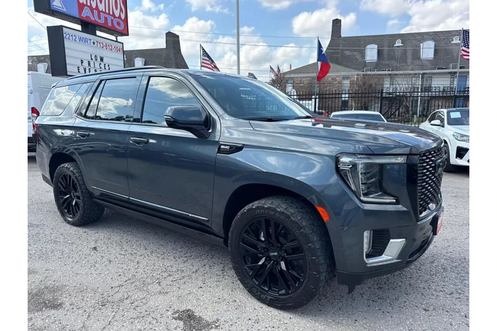 2021 GMC Yukon Denali 2WD image 3