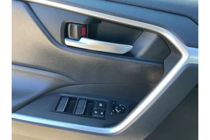 $24995 : Toyota RAV4 2019 AWD XLE Pre image 10