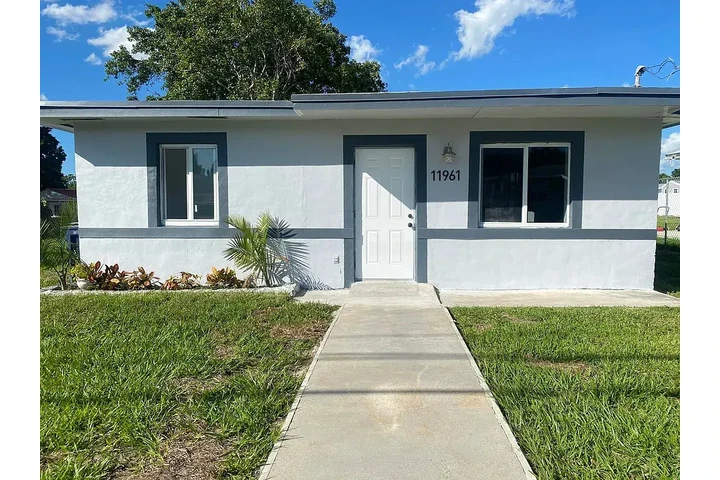 $1000 : renovated charming 3 bedroom image 1