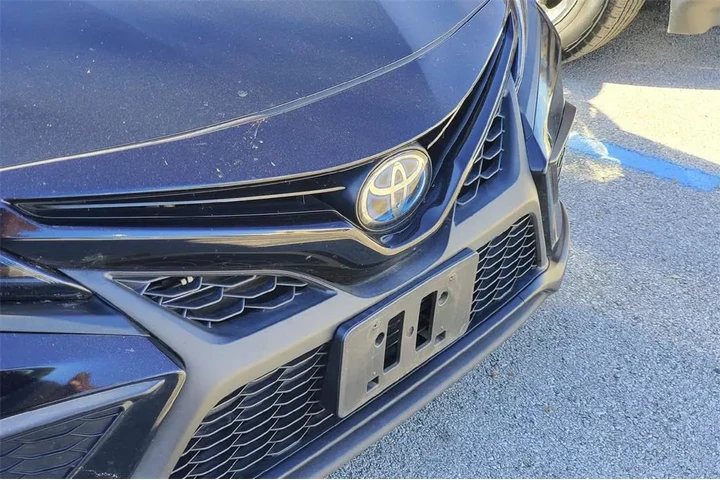 $27991 : Toyota Camry Hybrid 2023 SE image 3