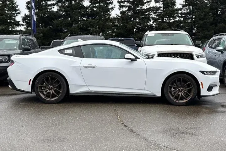 $40000 : Ford Mustang 2024 EcoBoost P image 3