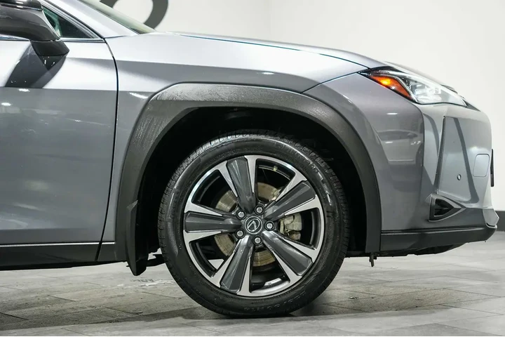 $26595 : 2021 UX 250h image 9