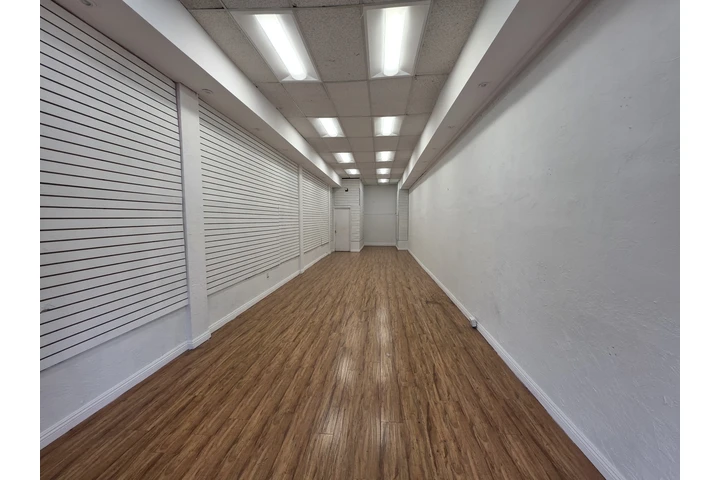 $2000 : 325 Olympic Blvd image 3