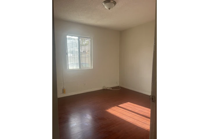 $975 : Se renta un cuarto image 2