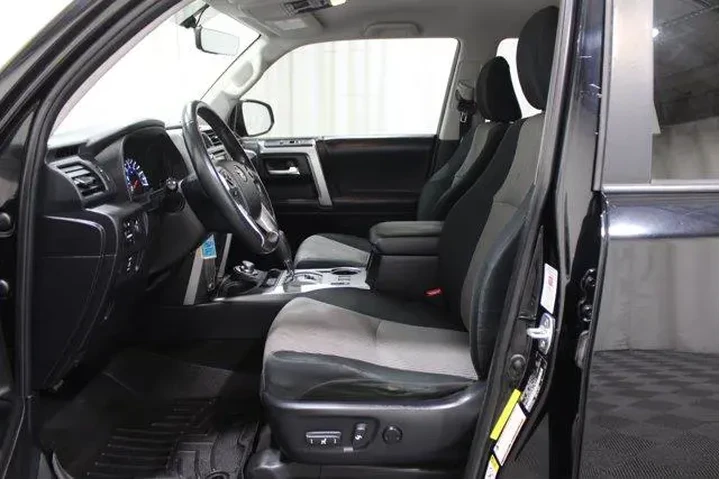 $32982 : Toyota 4Runner 2018 4x4 SR5 image 3