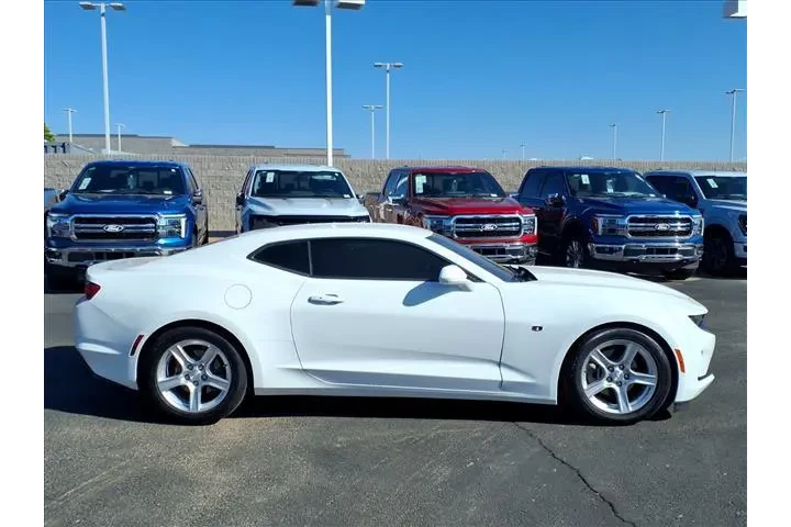 $23352 : Chevrolet Camaro 2021 LT 2dr image 3