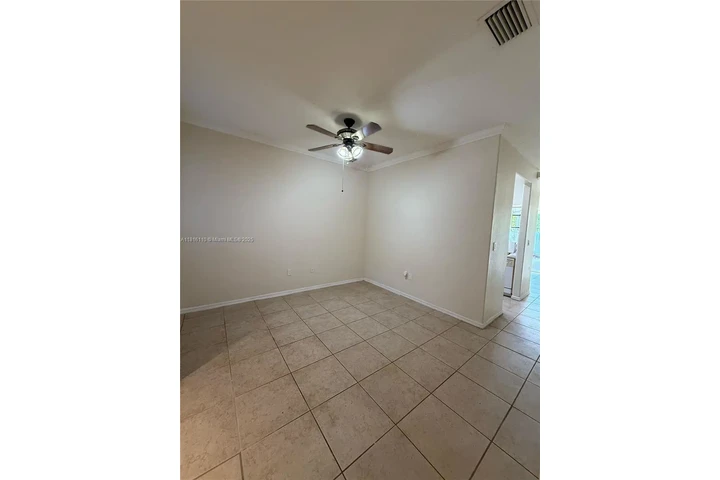 $2700 : Townhouse For Rent 3/2 image 3