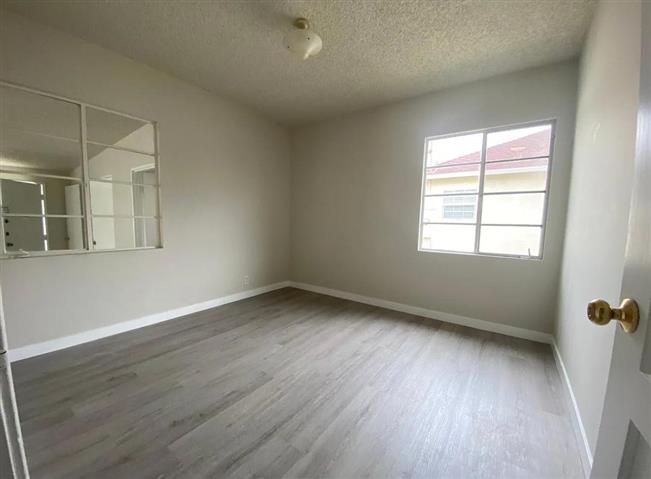 $2500 : Cozy Single-Family House image 2