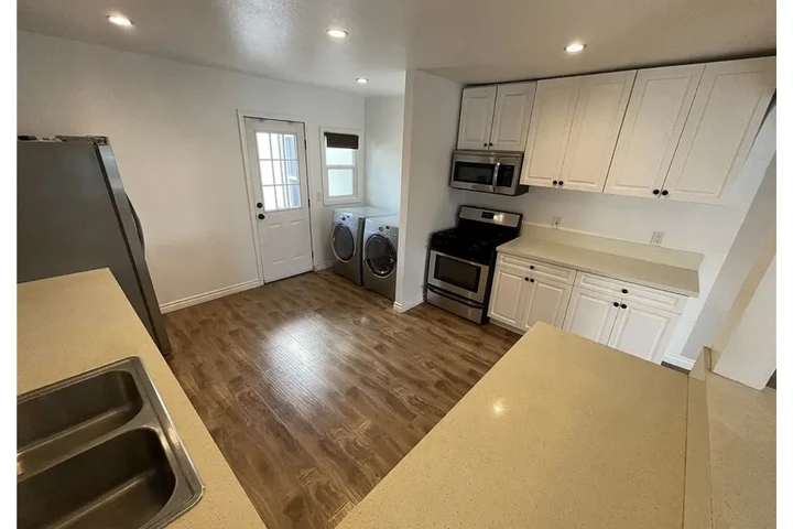 $1000 : newer cabinetry, quartz-style image 6