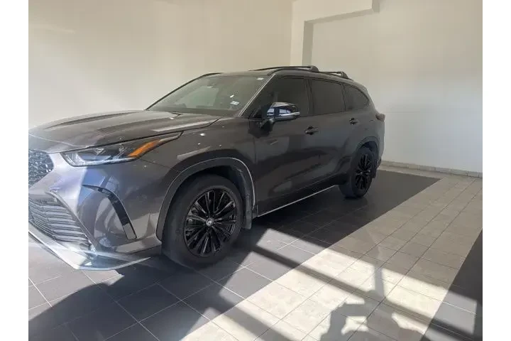 $39986 : Toyota Highlander 2024 LE 4d image 1