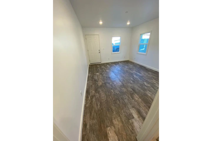 $1250 : Low Income  1309 e. 43 rd image 6