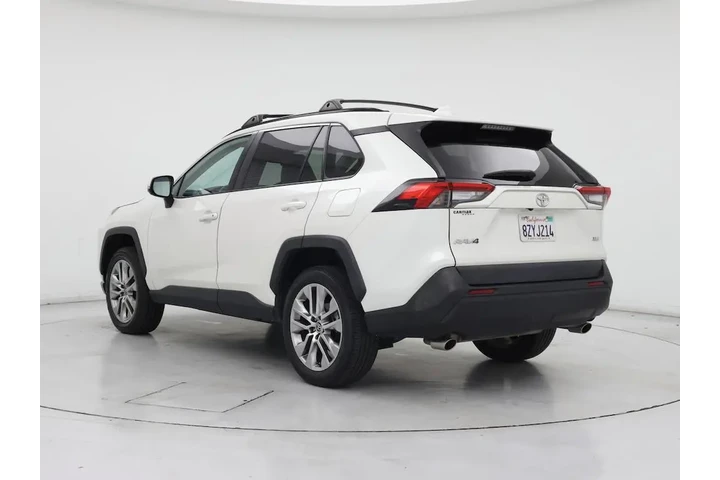 $22998 : Toyota RAV4 2021 AWD XLE 4dr image 2