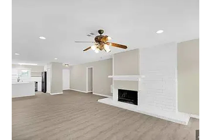 $1765 : 2br condominium for rent image 7