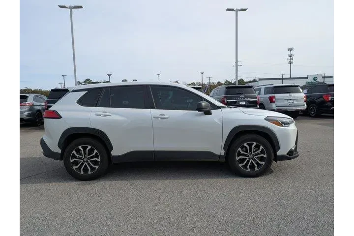 $27995 : Toyota Corolla Cross Hybrid image 4