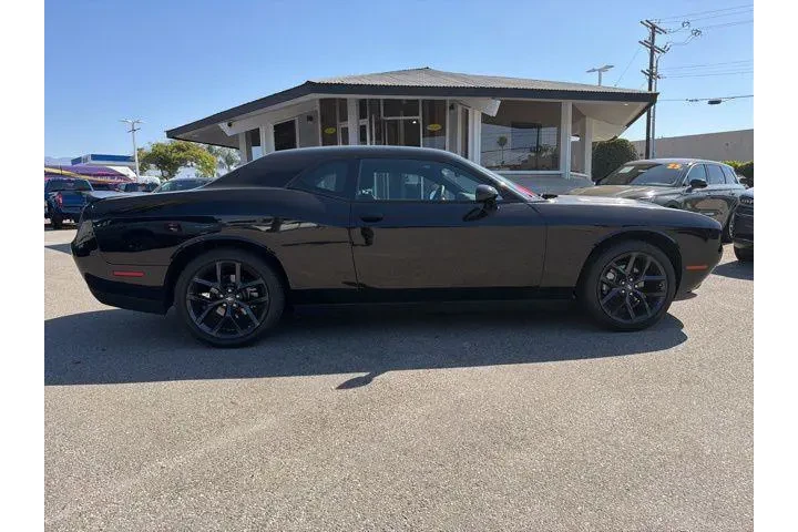 $28995 : Dodge Challenger 2023 SXT 2d image 8
