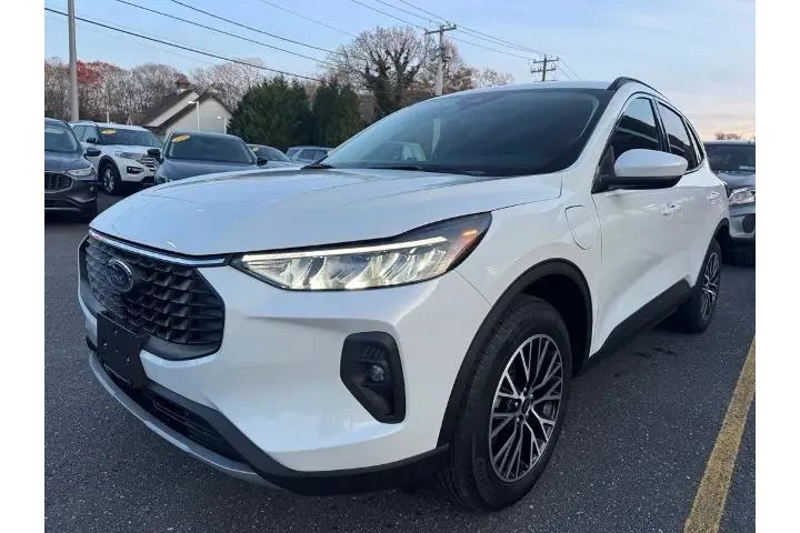 $31700 : Ford Escape Plug-In Hybrid 2 image 3