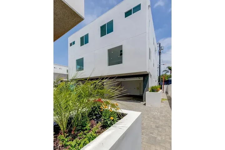 $4775 : Available house for rent in LA image 1