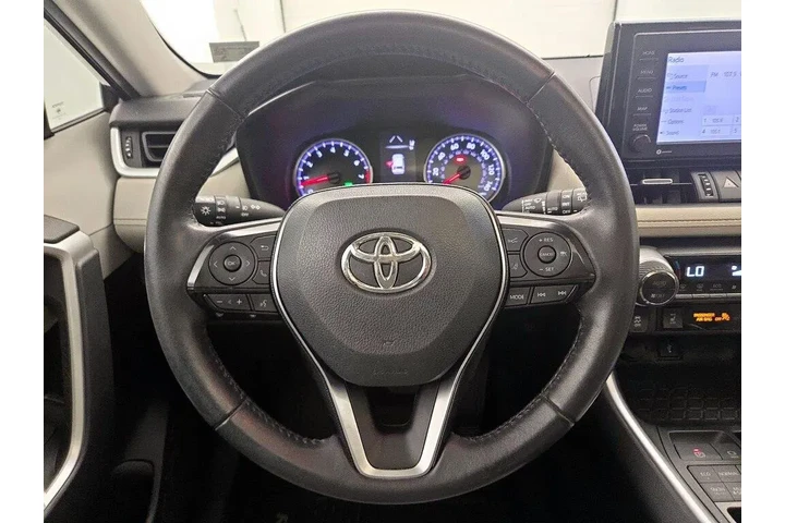 $20998 : Toyota RAV4 2020 AWD XLE Pre image 10