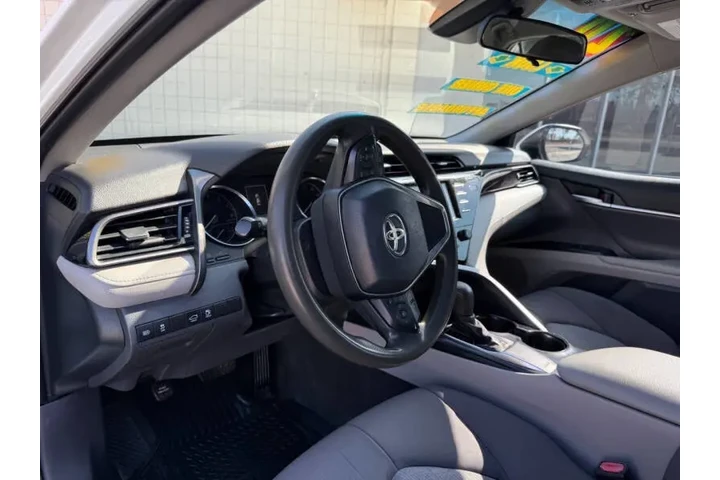 2020 Camry LE image 9