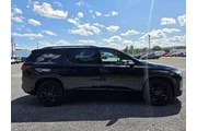 $38600 : Pre-Owned 2023 Traverse Premi thumbnail