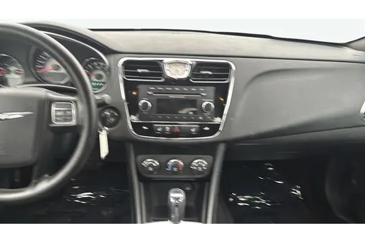 $6400 : Chrysler 200 2012 LX 4dr Sed image 7