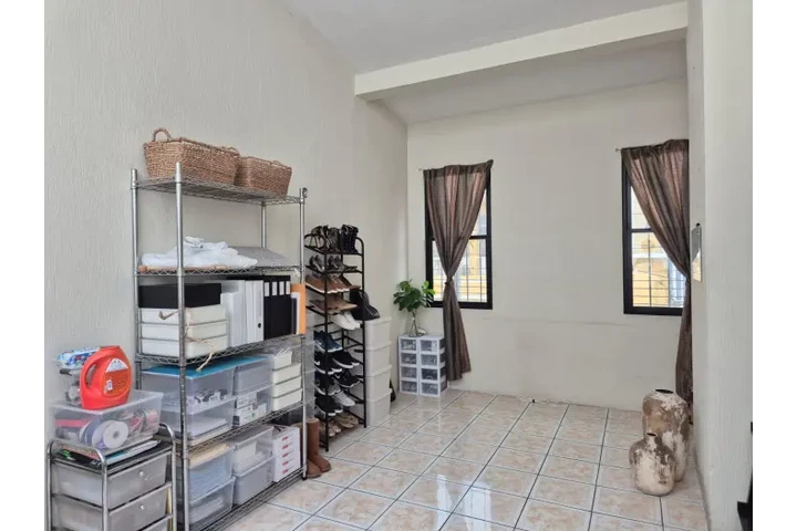 $1 : Venta de Casa en zona 1 image 9