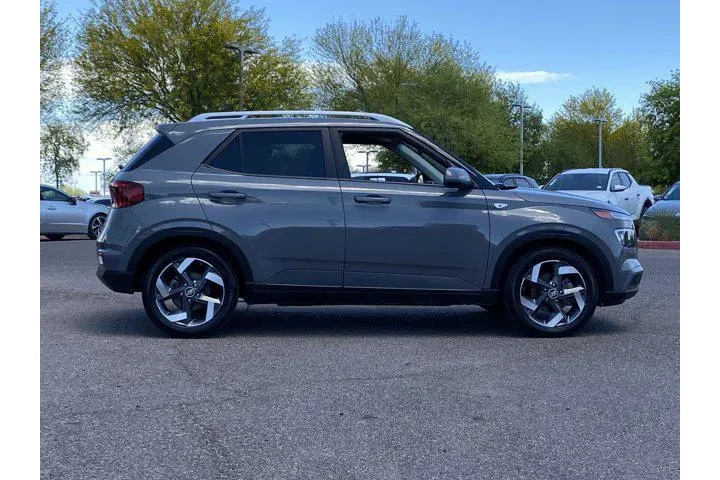 $18990 : Hyundai VENUE 2021 SEL 4dr C image 2