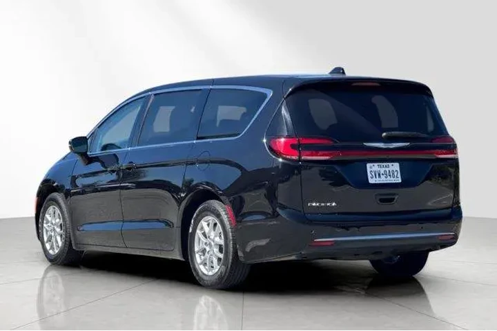 $22215 : Chrysler Pacifica 2023 Touri image 6