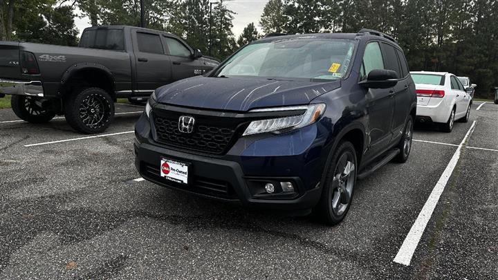 $20900 : PRE-OWNED 2019 HONDA PASSPORT image 1