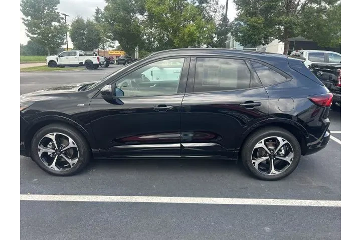 $24531 : Ford Escape 2023 AWD ST-Line image 2