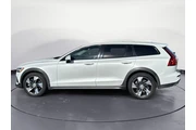 $24452 : Volvo V60 Cross Country 2021 thumbnail