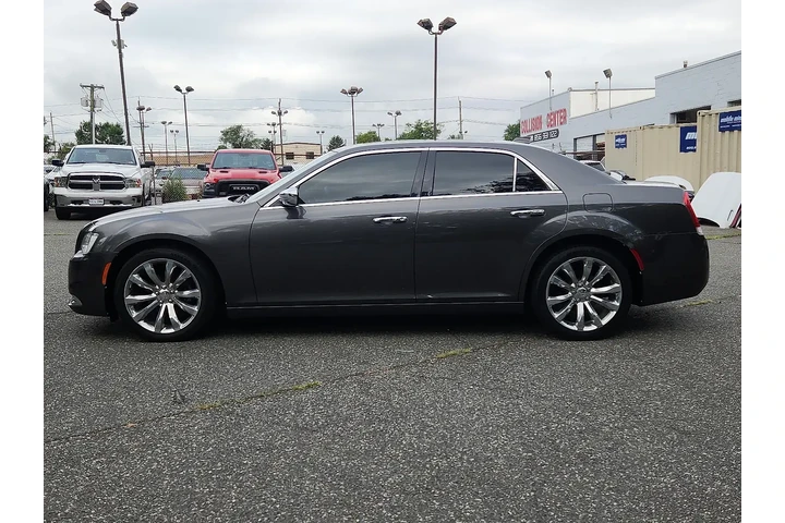 $17695 : Chrysler 300 2019 Limited 4d image 2