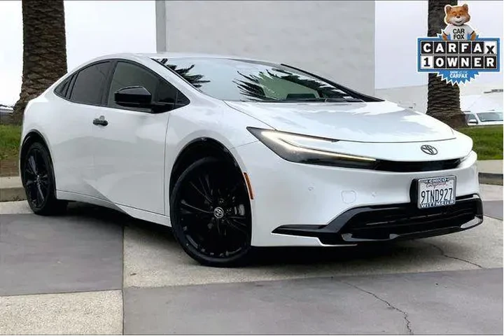 $31985 : Toyota Prius 2025 Nightshade image 2