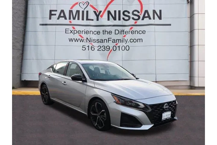 $25109 : Nissan Altima 2023 2.5 SR 4d image 1