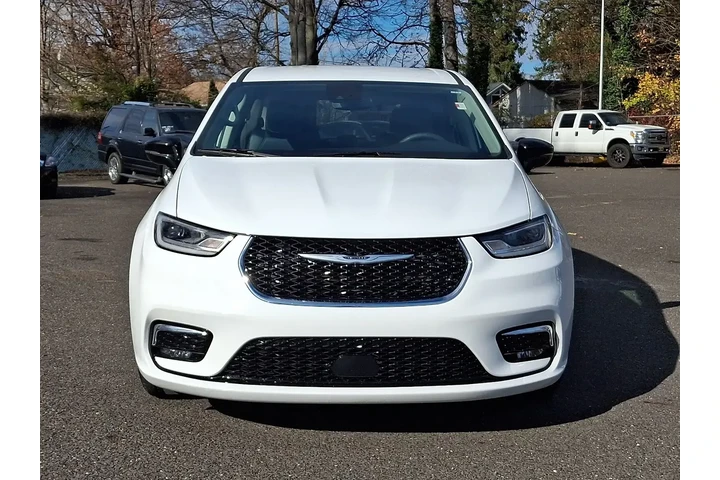 $27995 : Chrysler Pacifica 2024 Touri image 2