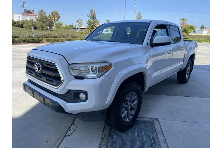 $18900 : Toyota Tacoma 2017 4x4 image 1