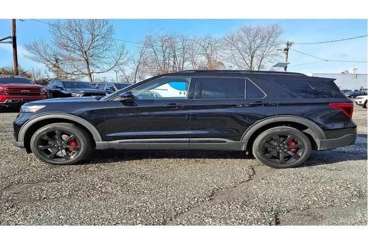 $38339 : Ford Explorer 2022 AWD ST 4d image 2