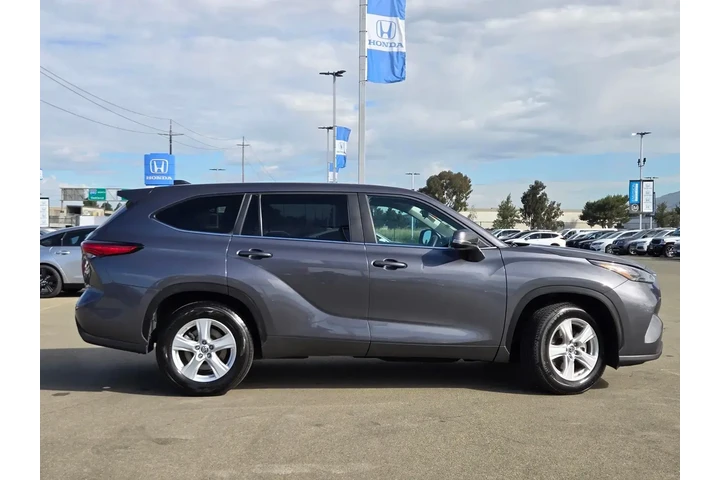 $34988 : Toyota Highlander 2023 L 4dr image 8