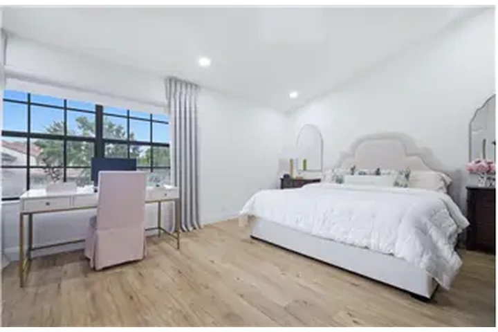 $5000 : Rental property with 4 bedro image 4