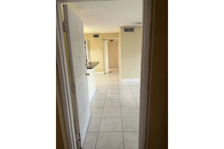 $2050 : Condo 2/1 For Rent image 7
