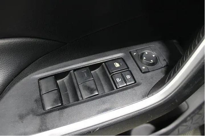 $29928 : Toyota RAV4 2024 AWD LE 4dr image 7