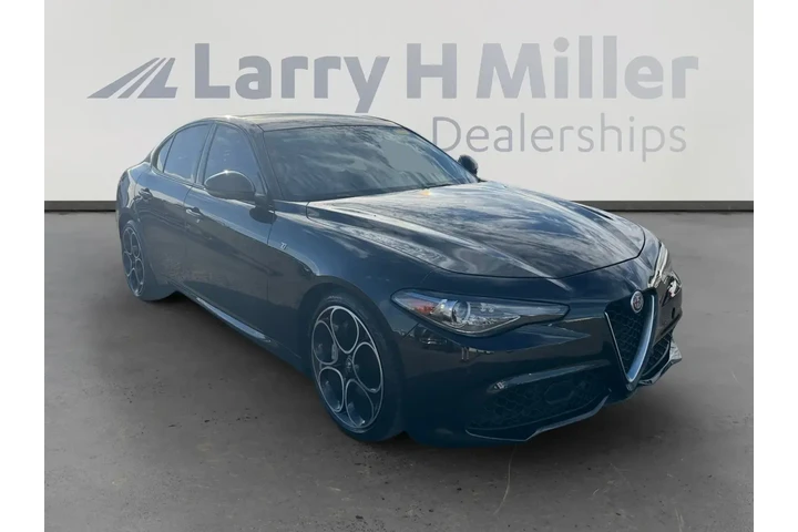 $27281 : Alfa Romeo Giulia 2022 Ti 4d image 7