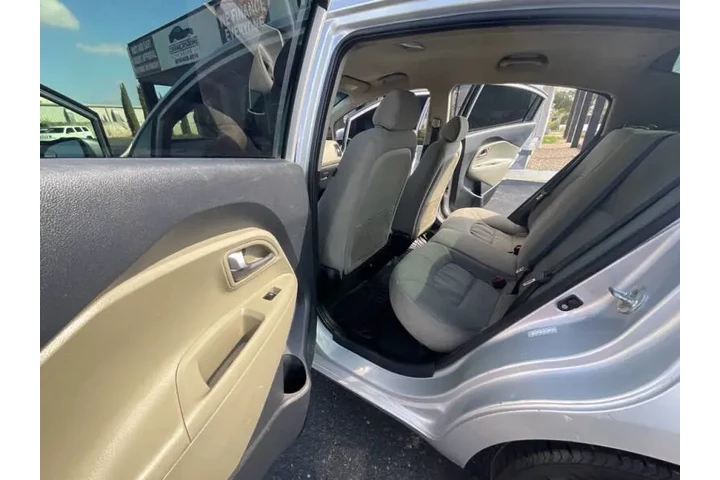 2016 Rio LX image 7
