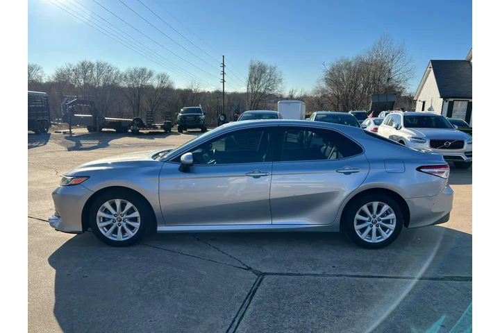 2018 Camry image 4
