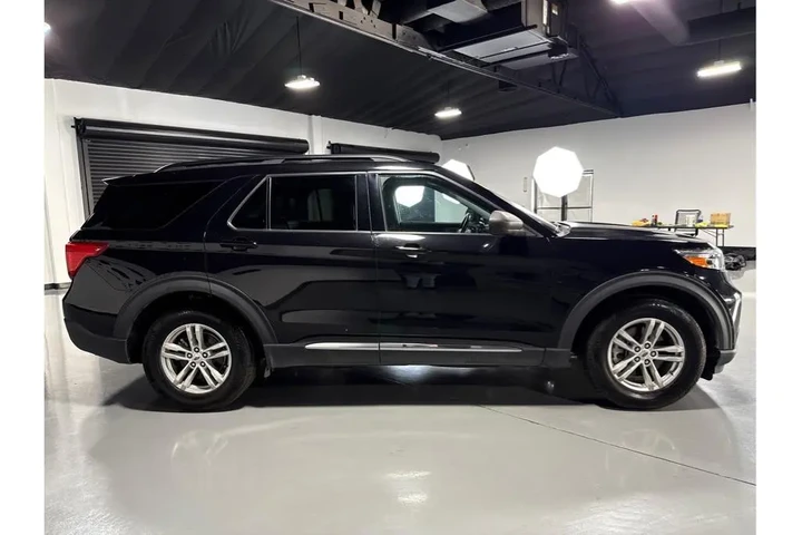 2022 Ford Explorer XLT Sport U image 2
