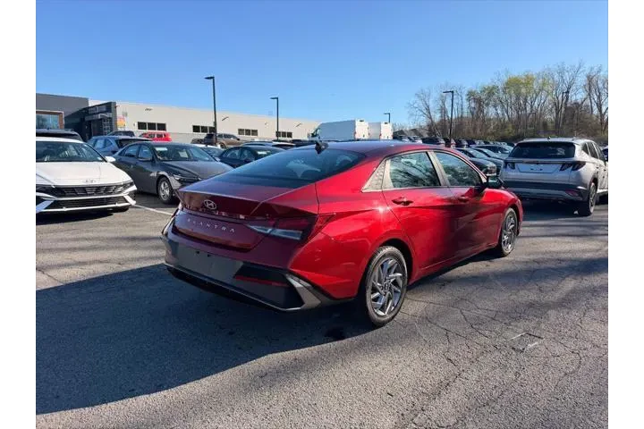 $18500 : Hyundai ELANTRA 2024 SEL 4dr image 4