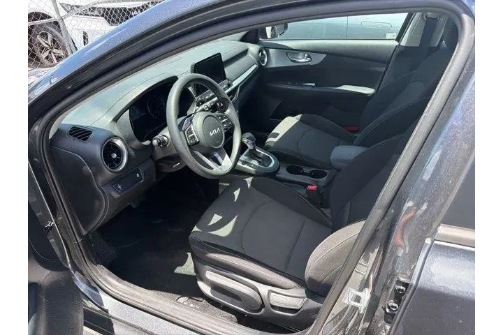 $14991 : Kia Forte 2023 LX 4dr Sedan image 7
