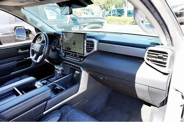 $39876 : Toyota Tundra 2023 4x2 Limit image 10